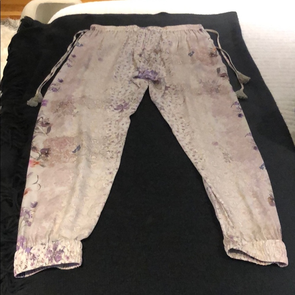 Elie Tahari silk print pants